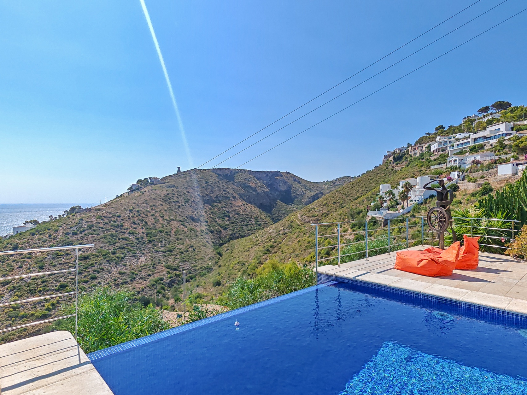 Villa a la venta totalmente reformada con vistas panoramicas al Mar en Las Rotas, Denia