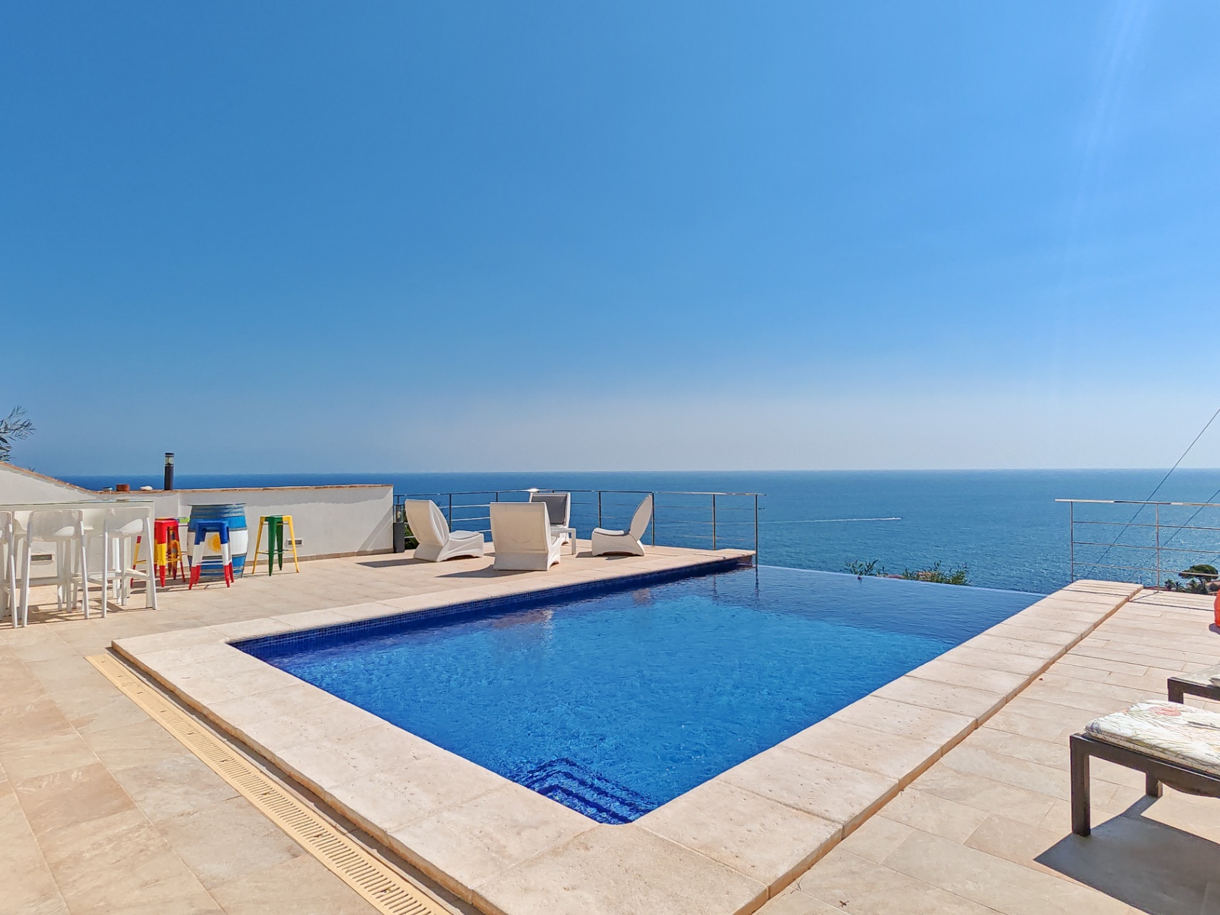 Villa a la venta totalmente reformada con vistas panoramicas al Mar en Las Rotas, Denia