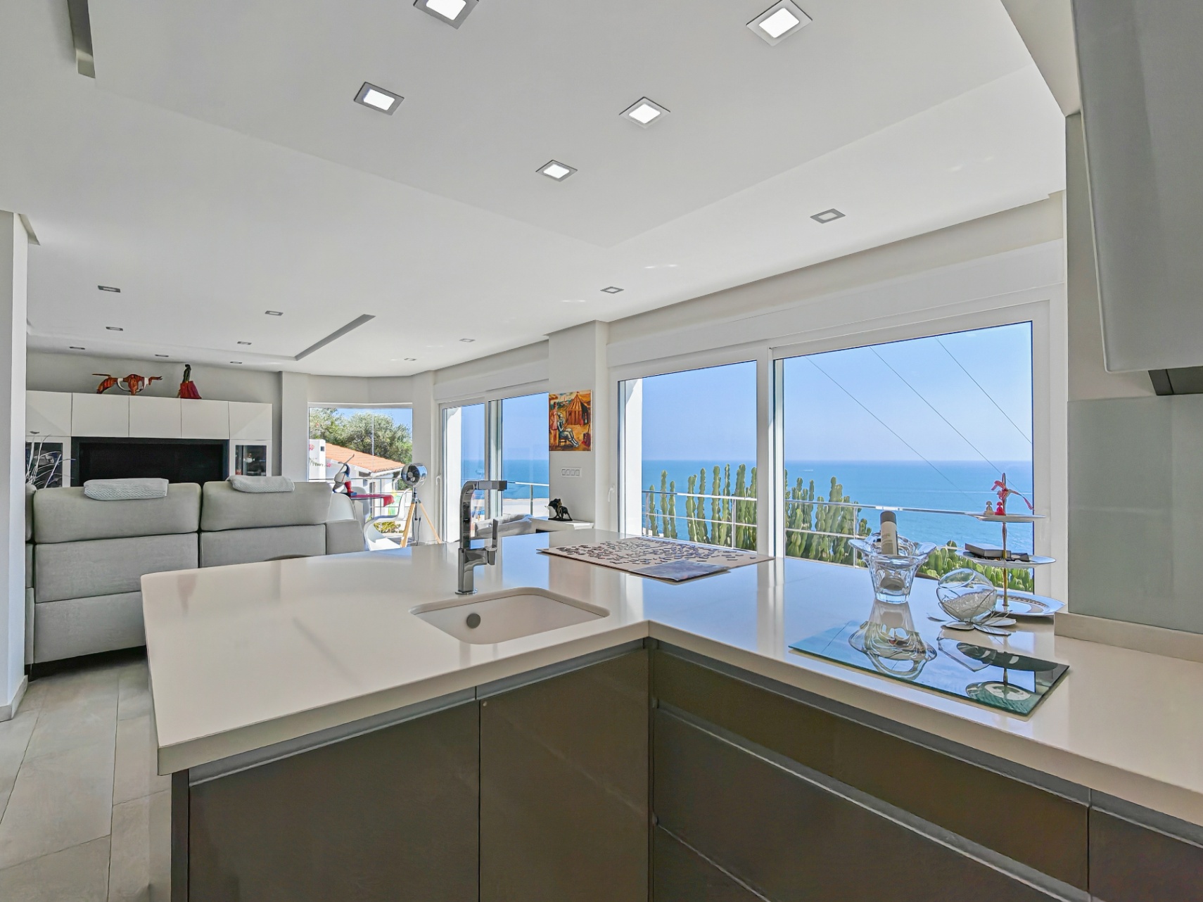 Villa a la venta totalmente reformada con vistas panoramicas al Mar en Las Rotas, Denia