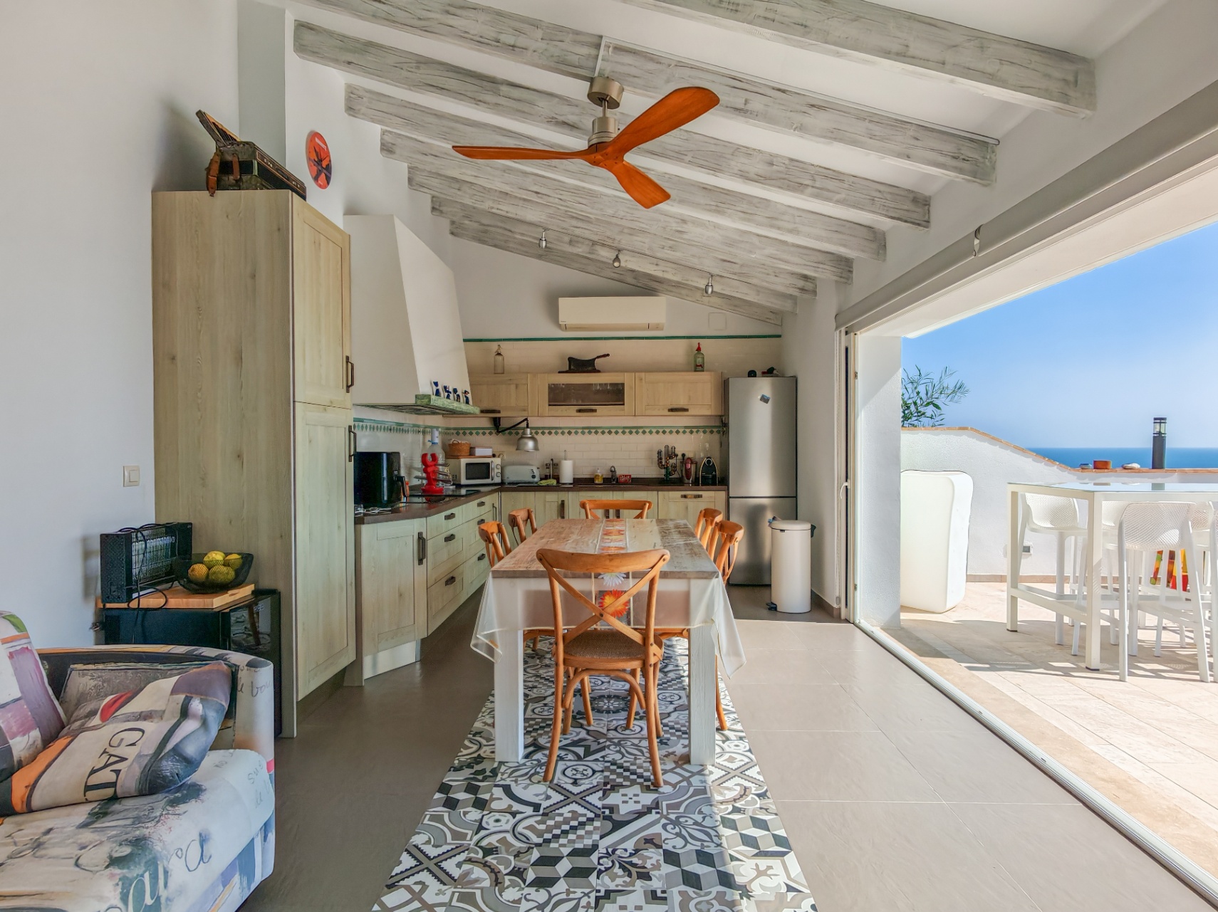Villa a la venta totalmente reformada con vistas panoramicas al Mar en Las Rotas, Denia