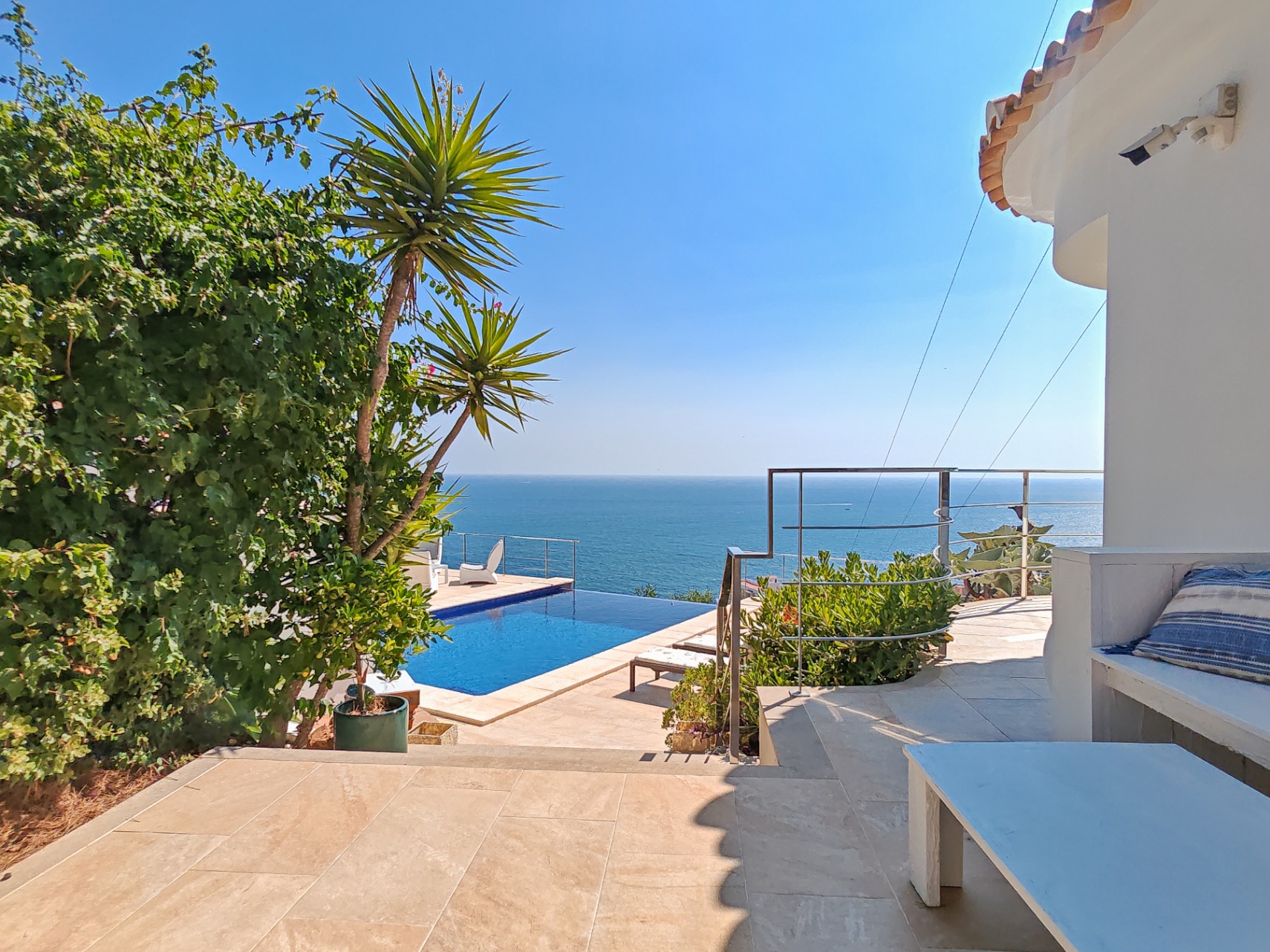 Villa a la venta totalmente reformada con vistas panoramicas al Mar en Las Rotas, Denia