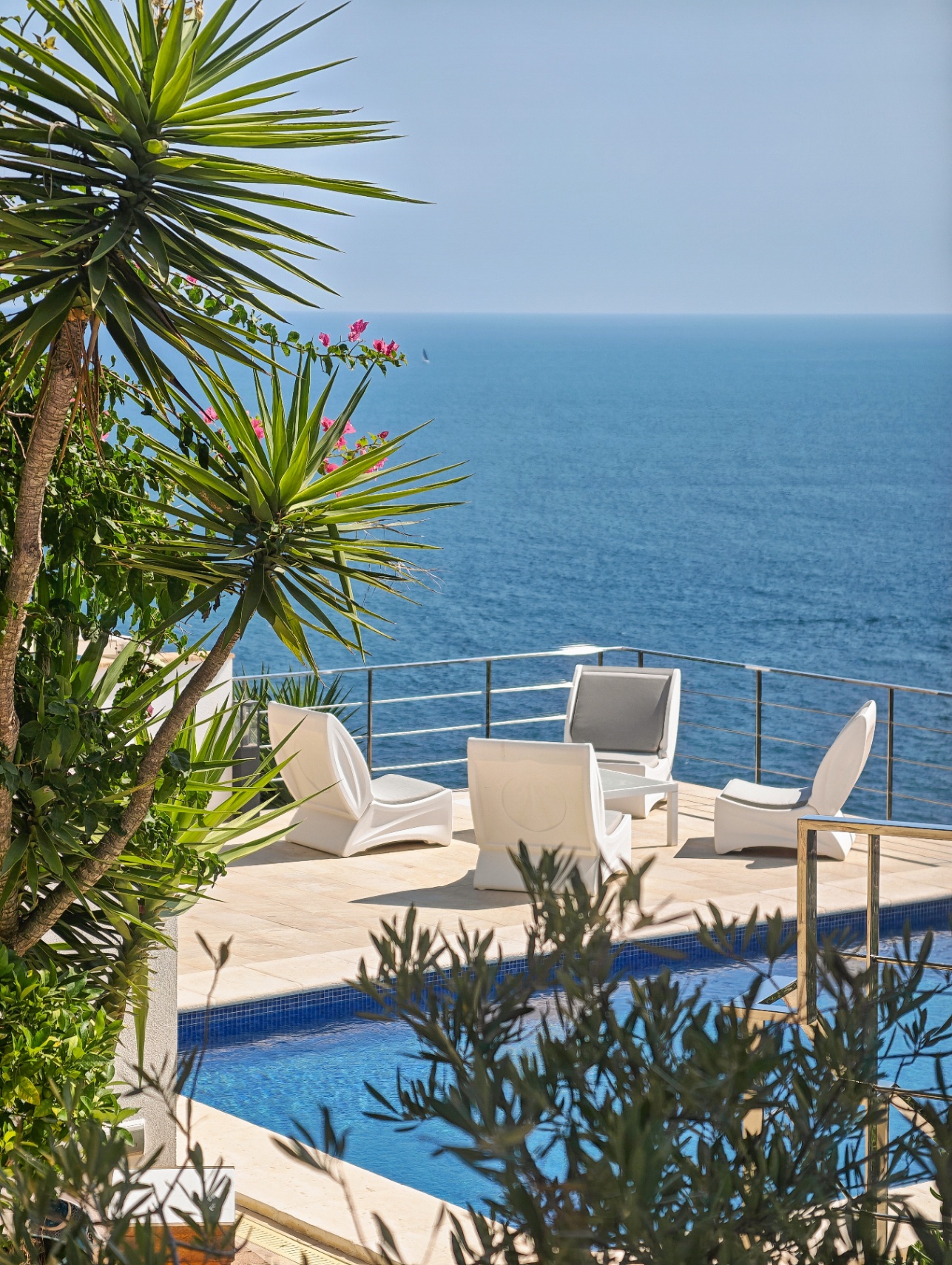 Villa a la venta totalmente reformada con vistas panoramicas al Mar en Las Rotas, Denia
