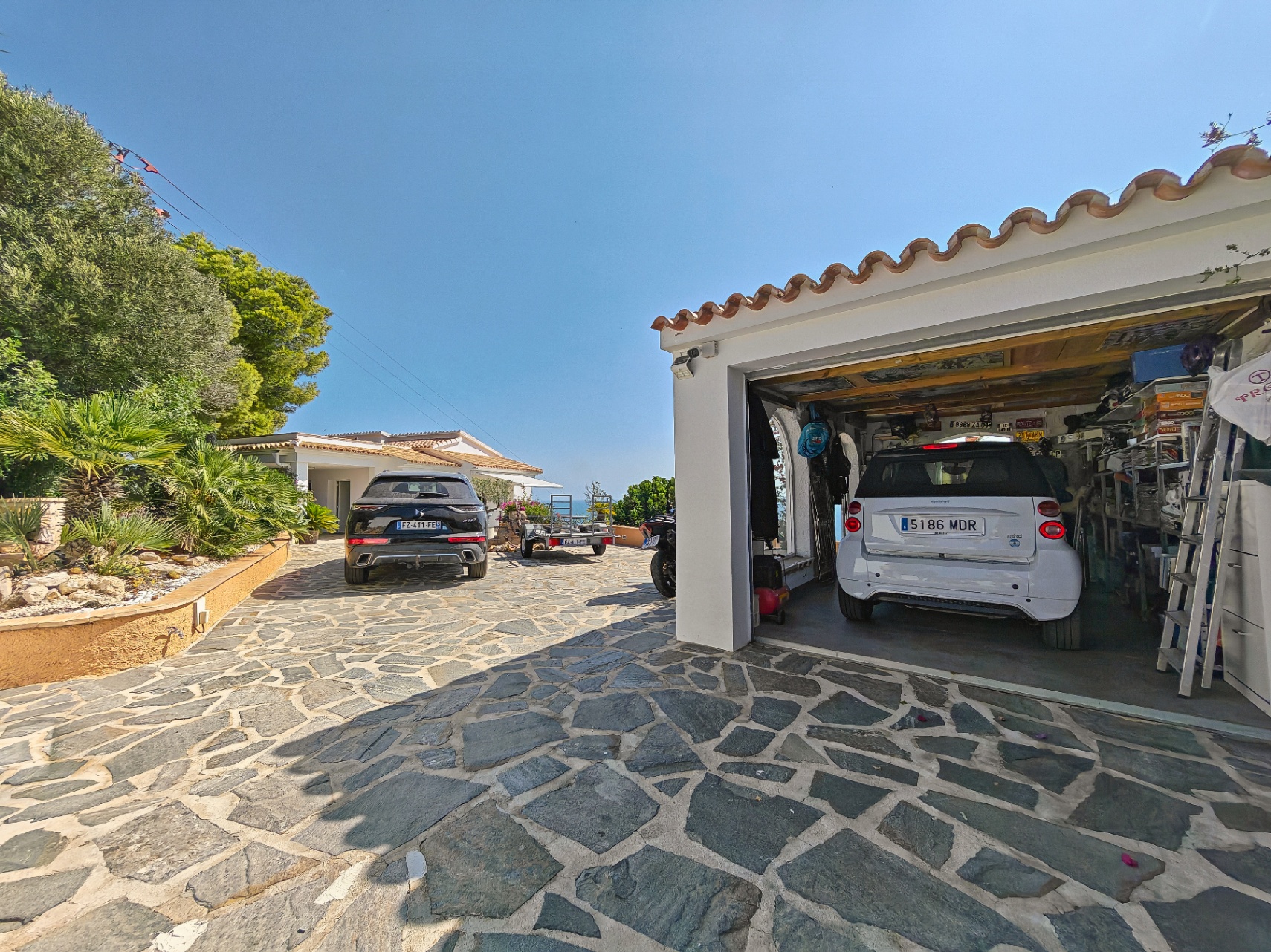 Villa a la venta totalmente reformada con vistas panoramicas al Mar en Las Rotas, Denia