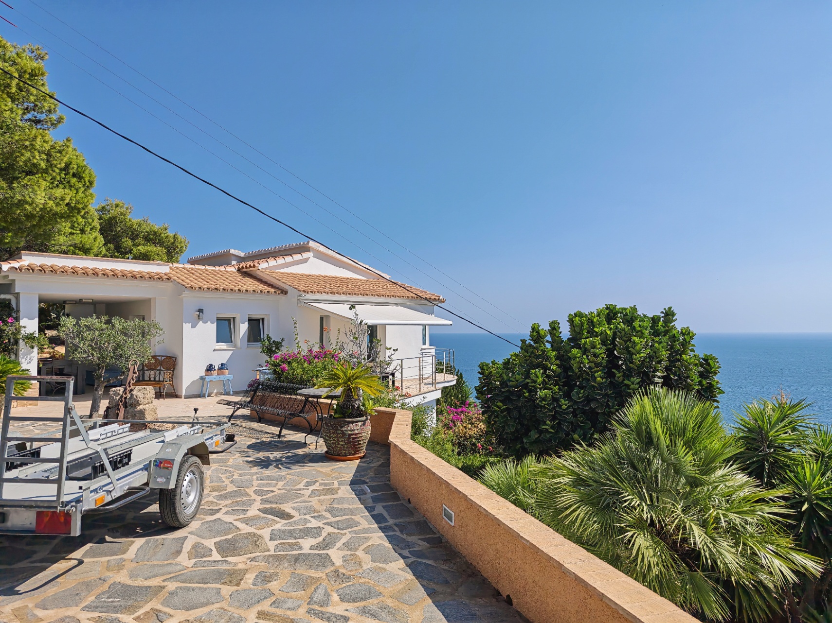 Villa a la venta totalmente reformada con vistas panoramicas al Mar en Las Rotas, Denia