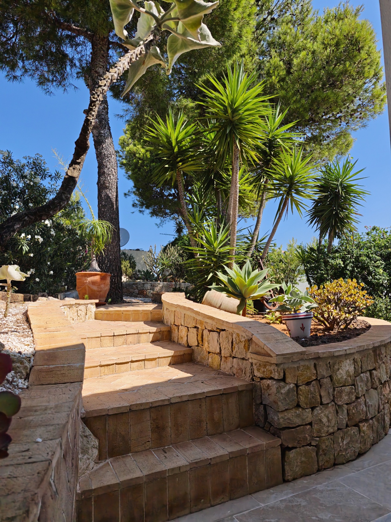 Villa a la venta totalmente reformada con vistas panoramicas al Mar en Las Rotas, Denia