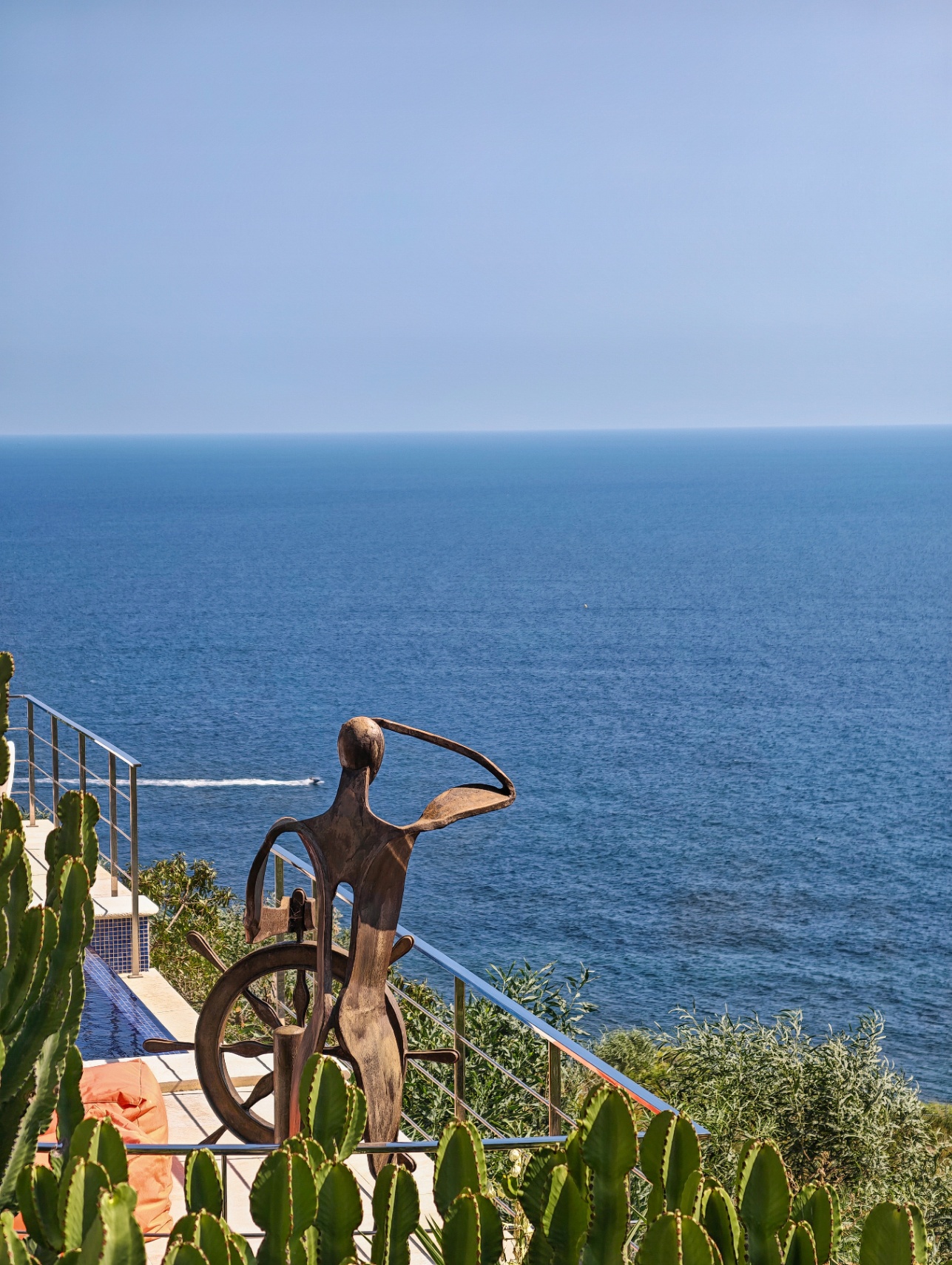 Villa a la venta totalmente reformada con vistas panoramicas al Mar en Las Rotas, Denia