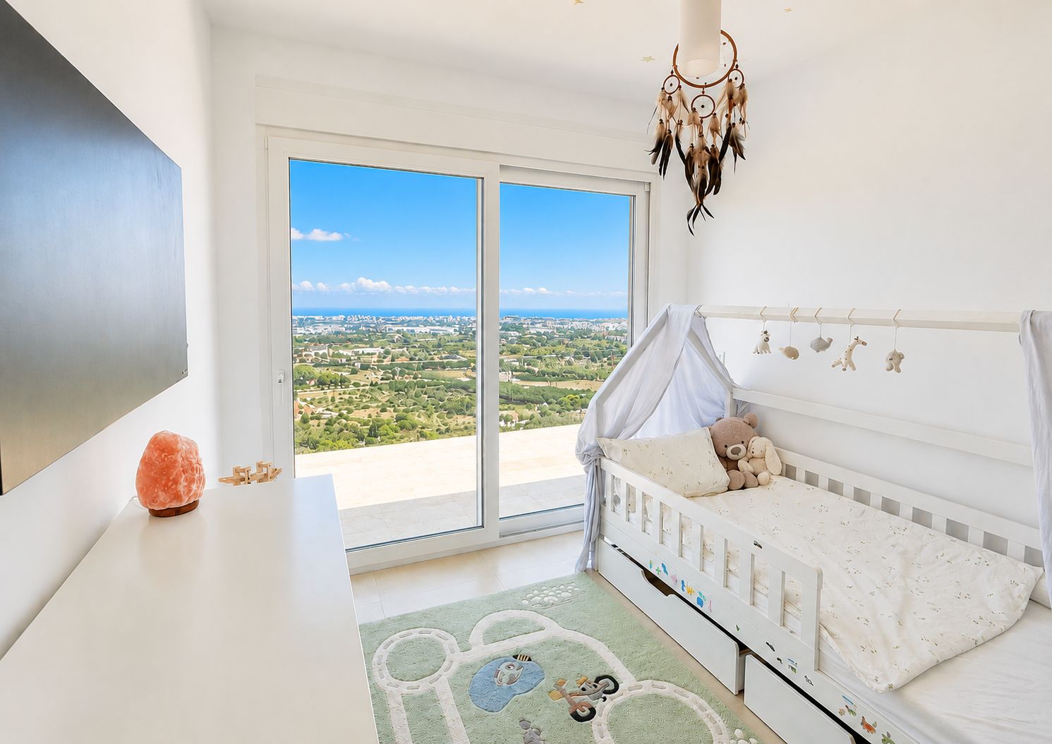 Villa à vendre entièrement rénovée avec des finitions de haute qualité et une vue panoramique sur la mer à Denia.