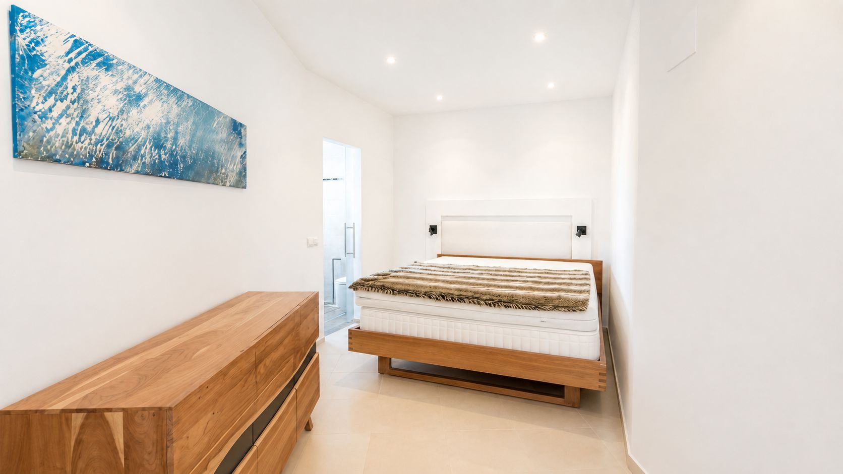 Villa à vendre entièrement rénovée avec des finitions de haute qualité et une vue panoramique sur la mer à Denia.