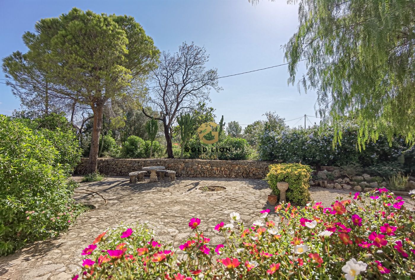 Villa with urban plot of 3010m2 in the most demanded area of Denia.