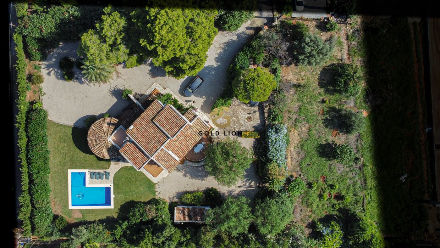 Villa mit städtischem Grundstück von 3010m2 in der gefragtesten Gegend von Denia.