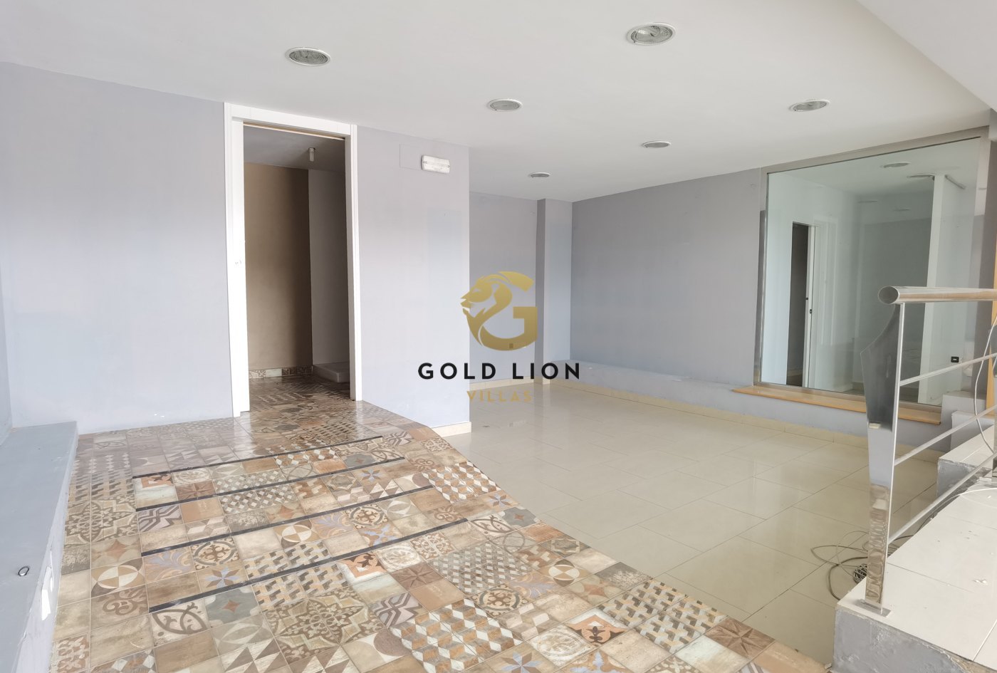 Commercial premises potentially well located in Venta, Denia