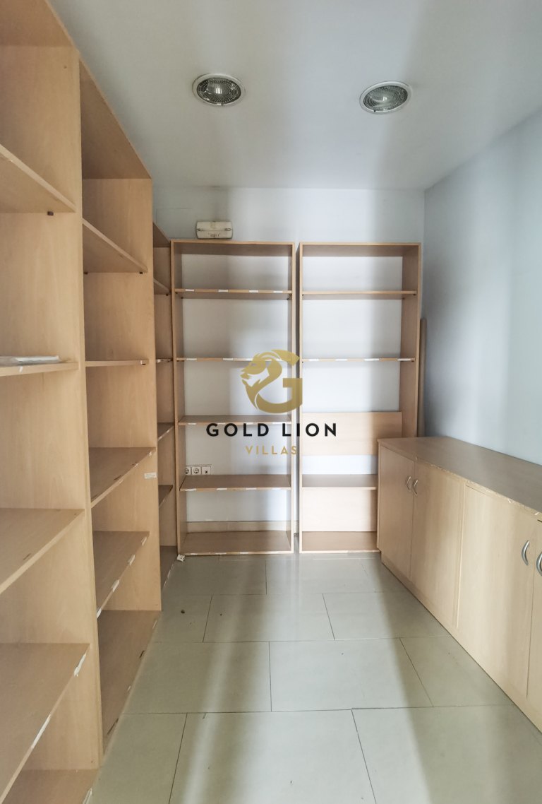 Commercial premises potentially well located in Venta, Denia