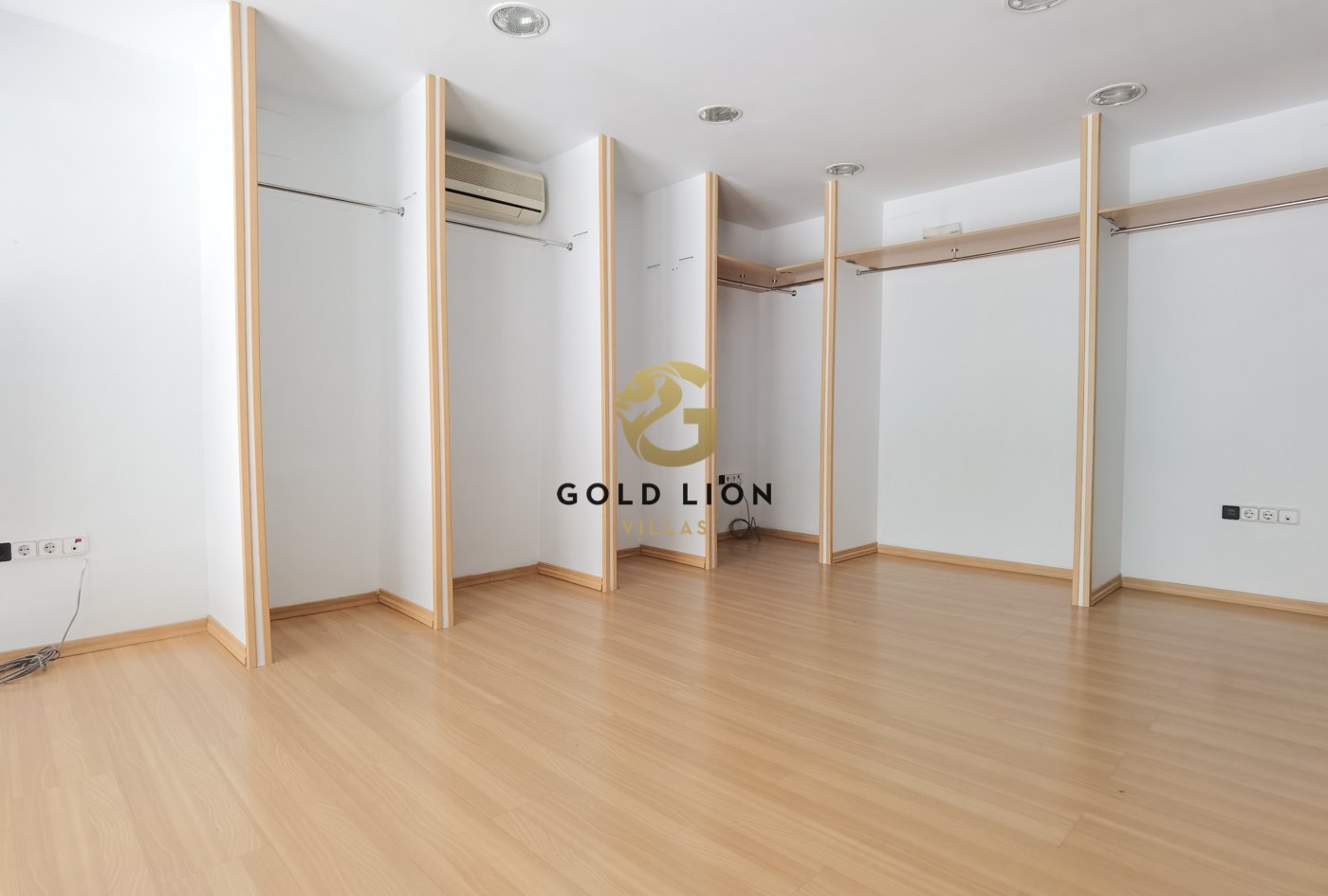 Commercial premises potentially well located in Venta, Denia