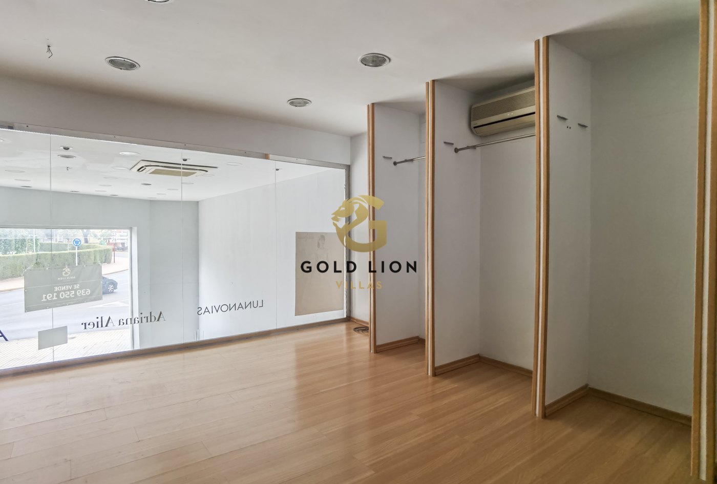 Commercial premises potentially well located in Venta, Denia