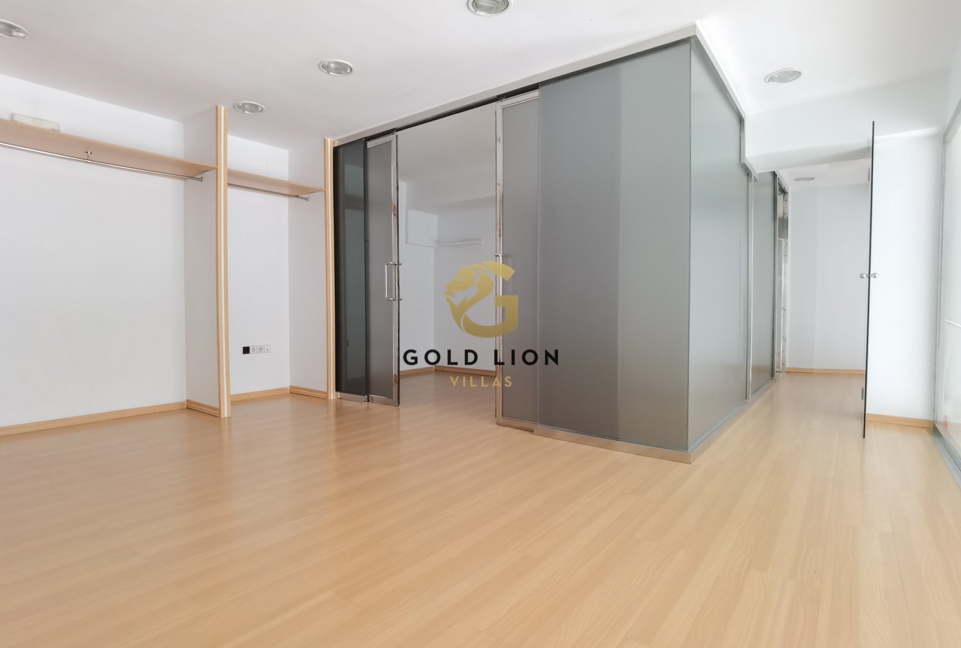 Commercial premises potentially well located in Venta, Denia