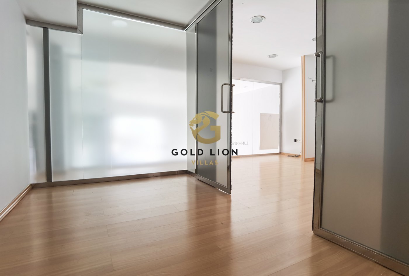 Commercial premises potentially well located in Venta, Denia