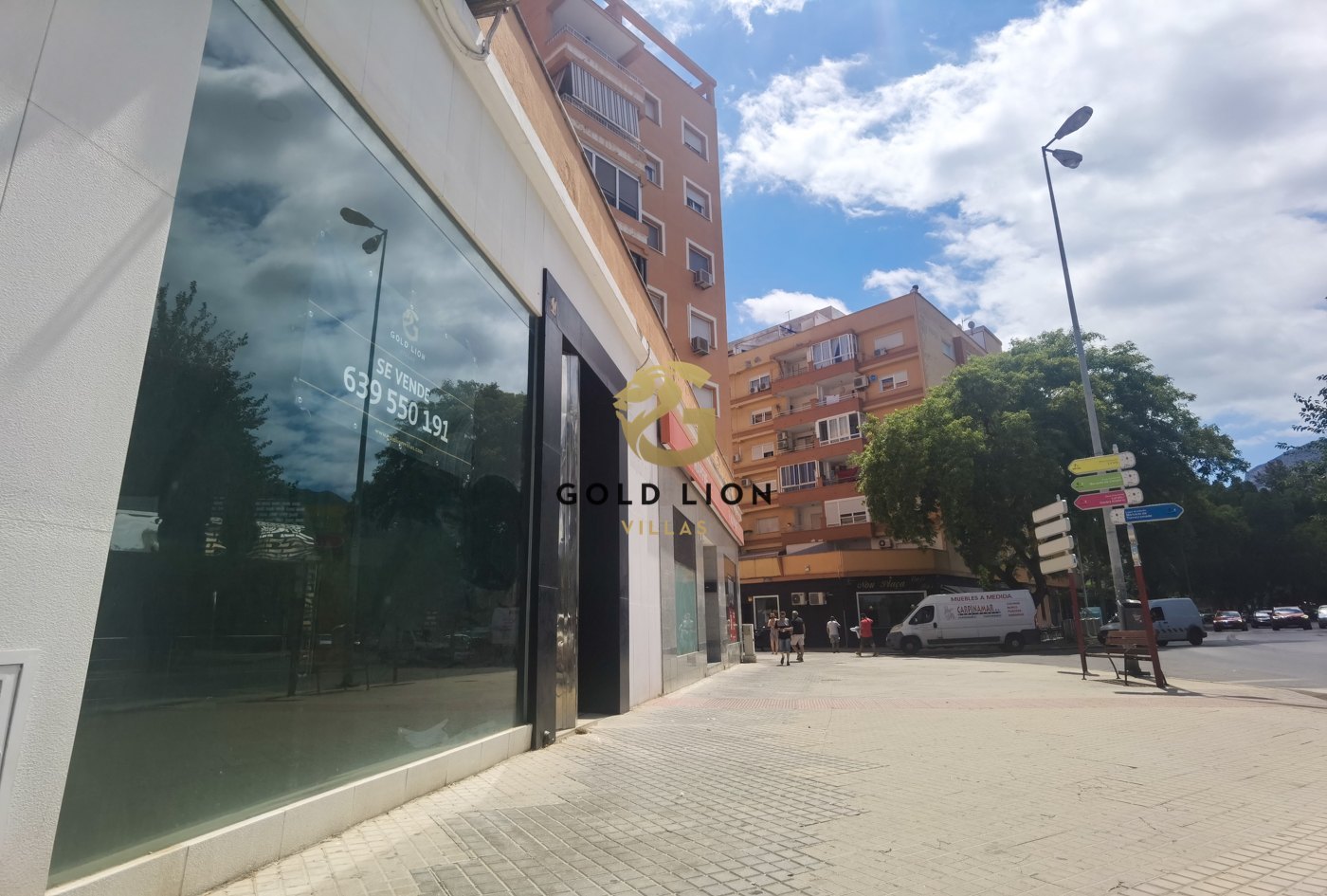 Commercial premises potentially well located in Venta, Denia