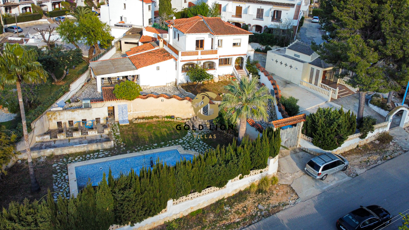 Villa a la venta en Las Troyas, cerca del centro y playas de Denia