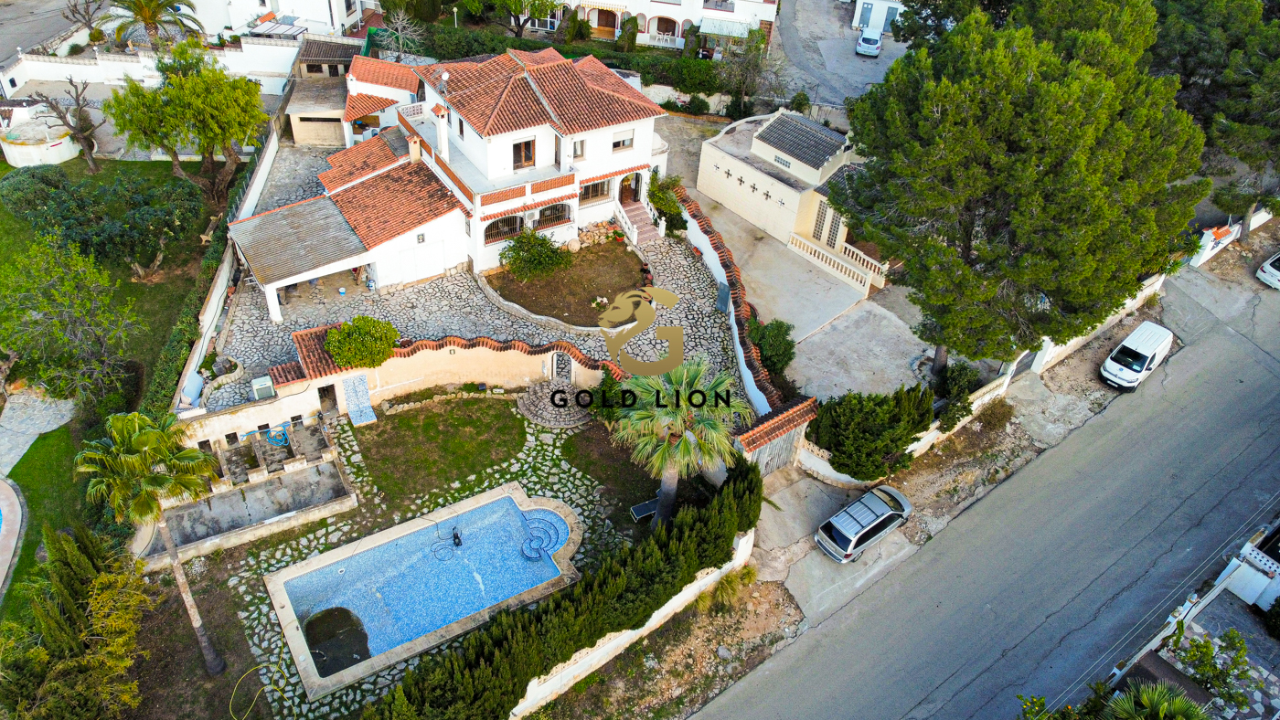 Villa a la venta en Las Troyas, cerca del centro y playas de Denia