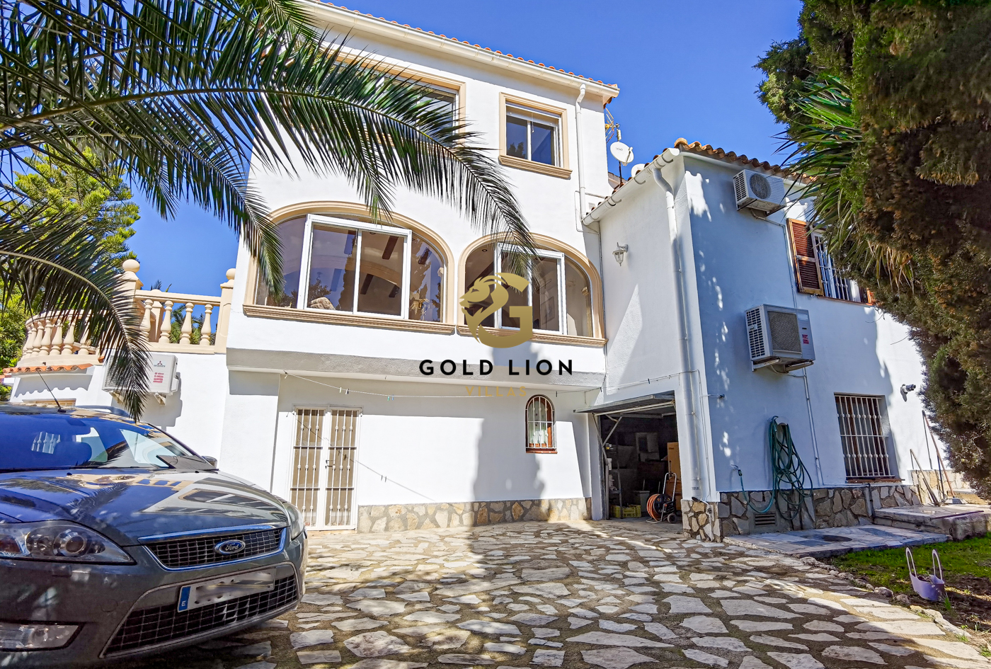 Villa a la venta en San Nicolás con apartamento independiente