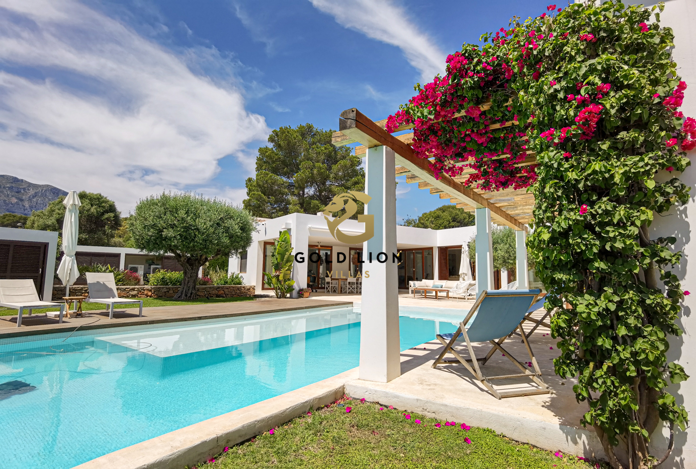 Ibizan mediterrane Luxusvilla zum Kauf in Las Rotas, Denia