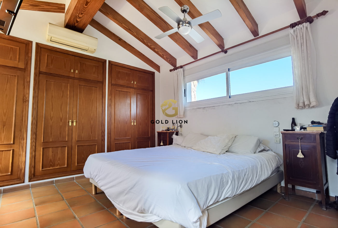 Villa for sale in the area of Playa Marineta Cassiana, Denia