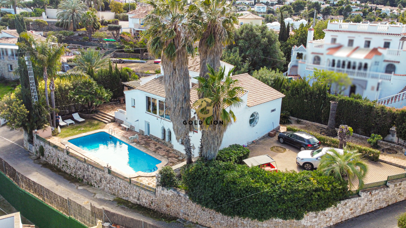 Villa for sale in the area of Playa Marineta Cassiana, Denia