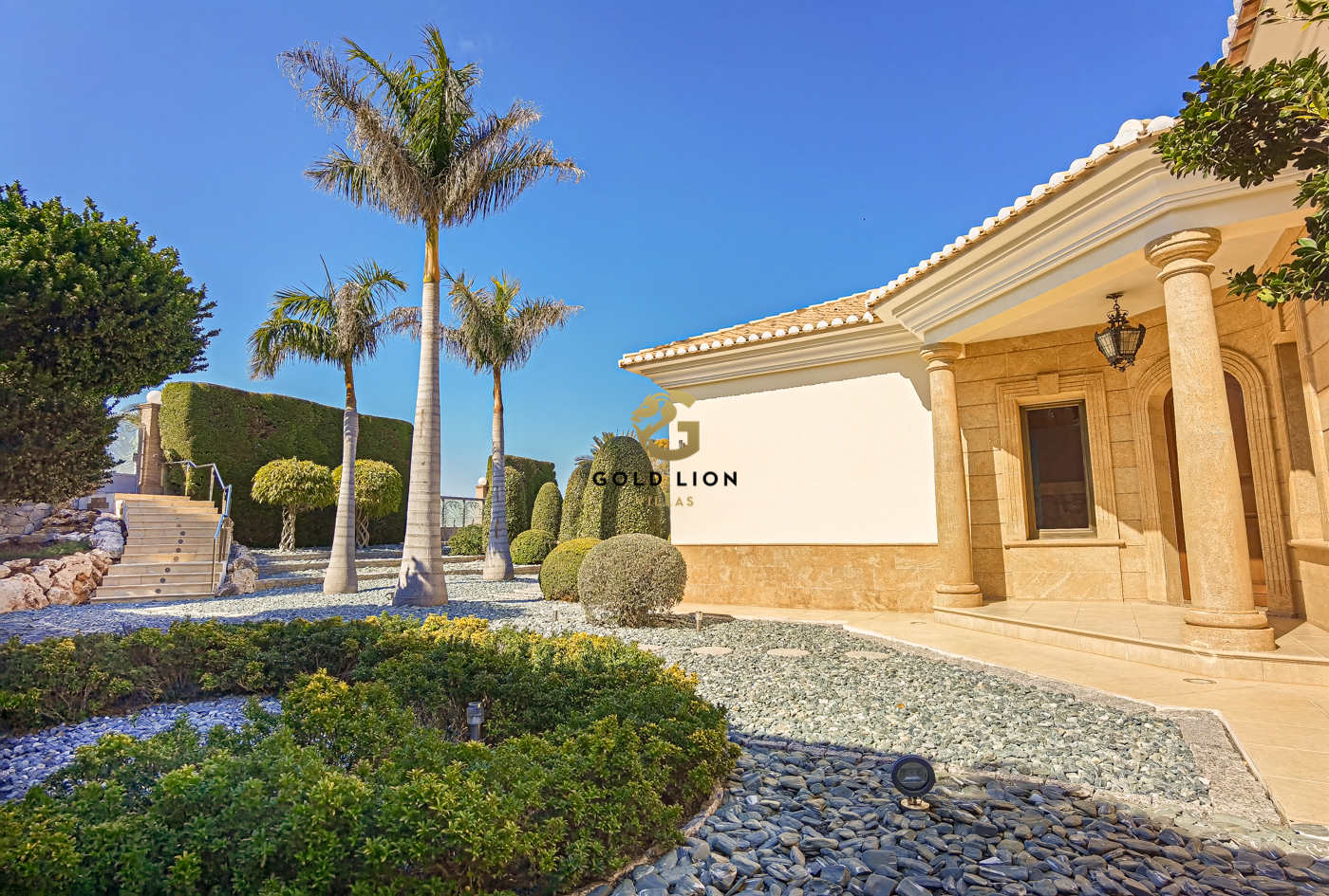 Luxury villa with incredible views of the sea and Denia castle