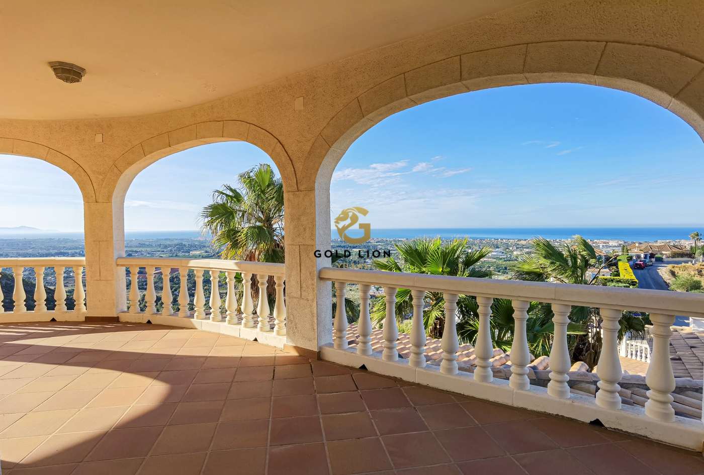 Exclusiva villa a la venta con impresionantes vistas panorámicas al mar y a la localidad de Dénia