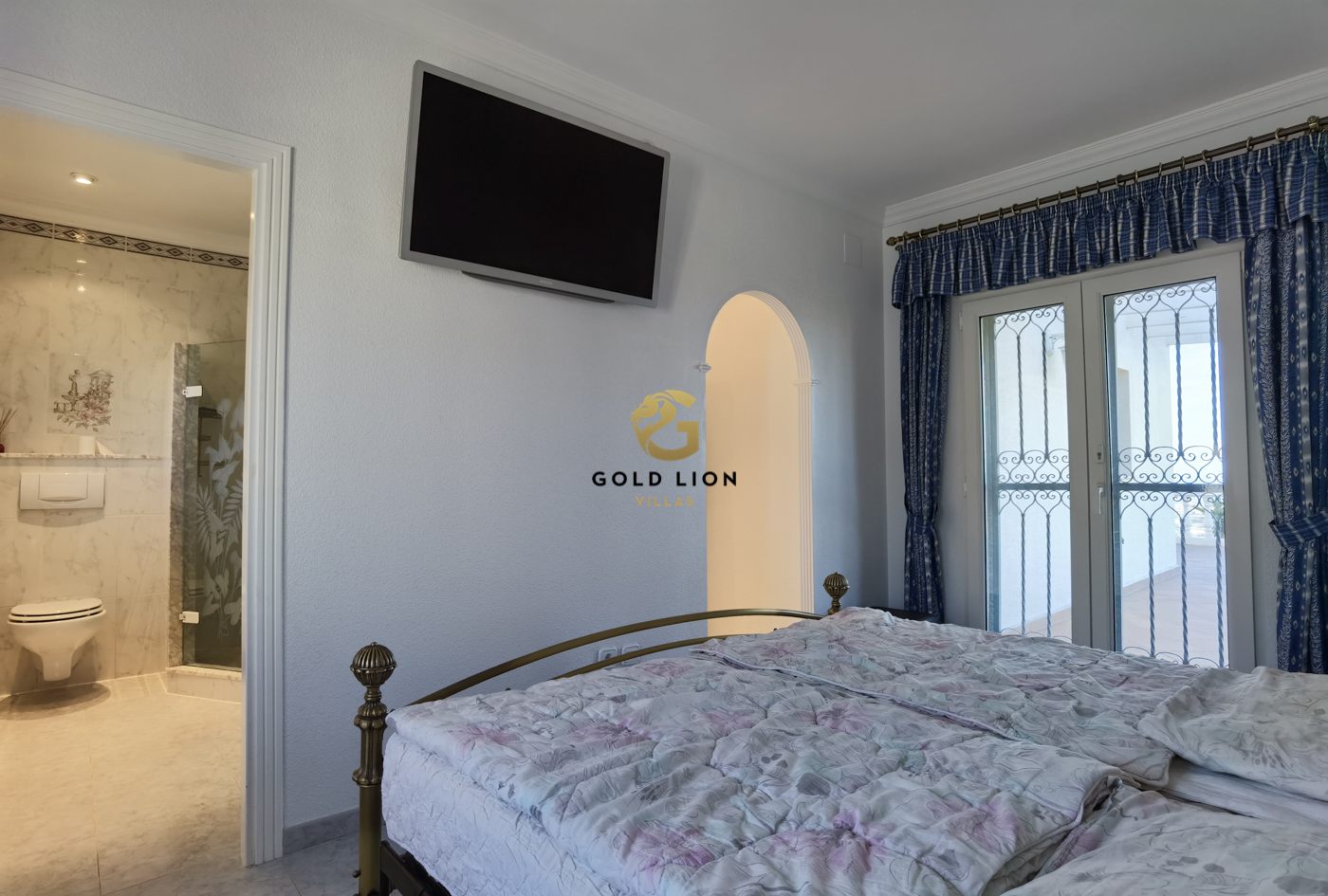 Villa exclusive à vendre avec une vue panoramique imprenable sur la mer et la ville de Dénia