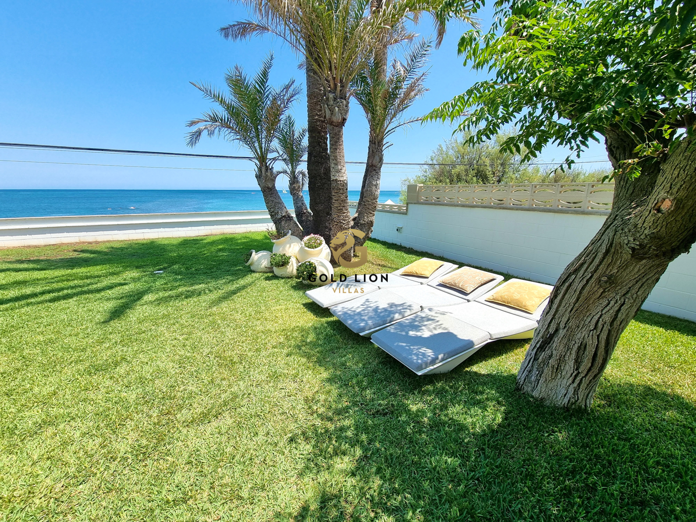 Luxury villa in front of the sea of Denia