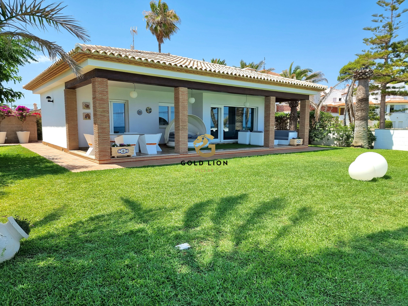 Luxury villa in front of the sea of Denia
